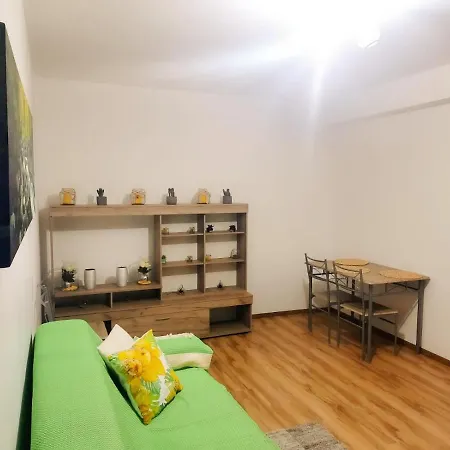 House Апартаменти *